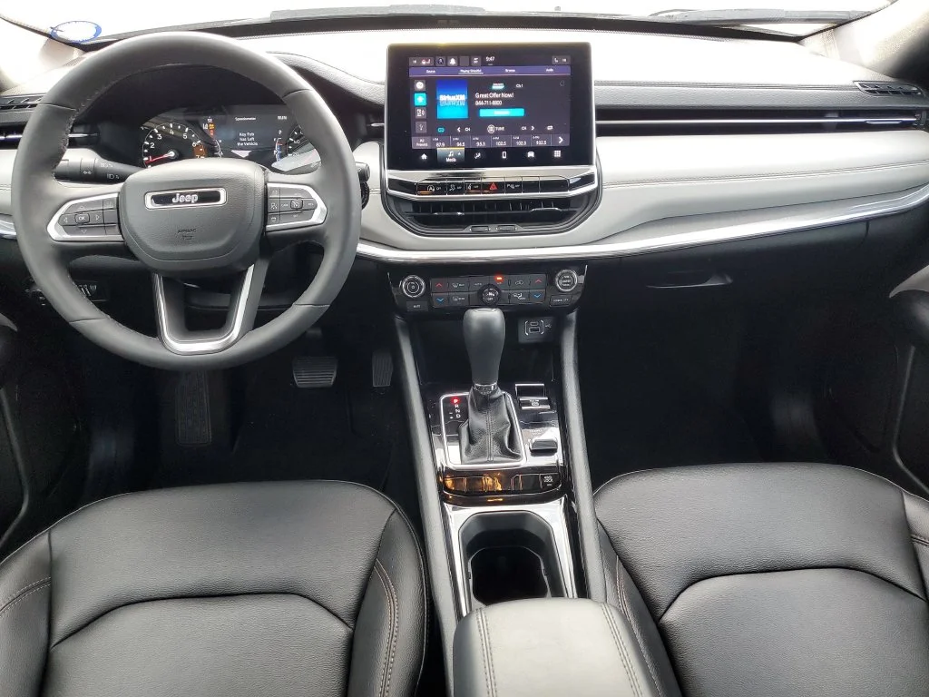 Used 2024  Jeep Limited image 29