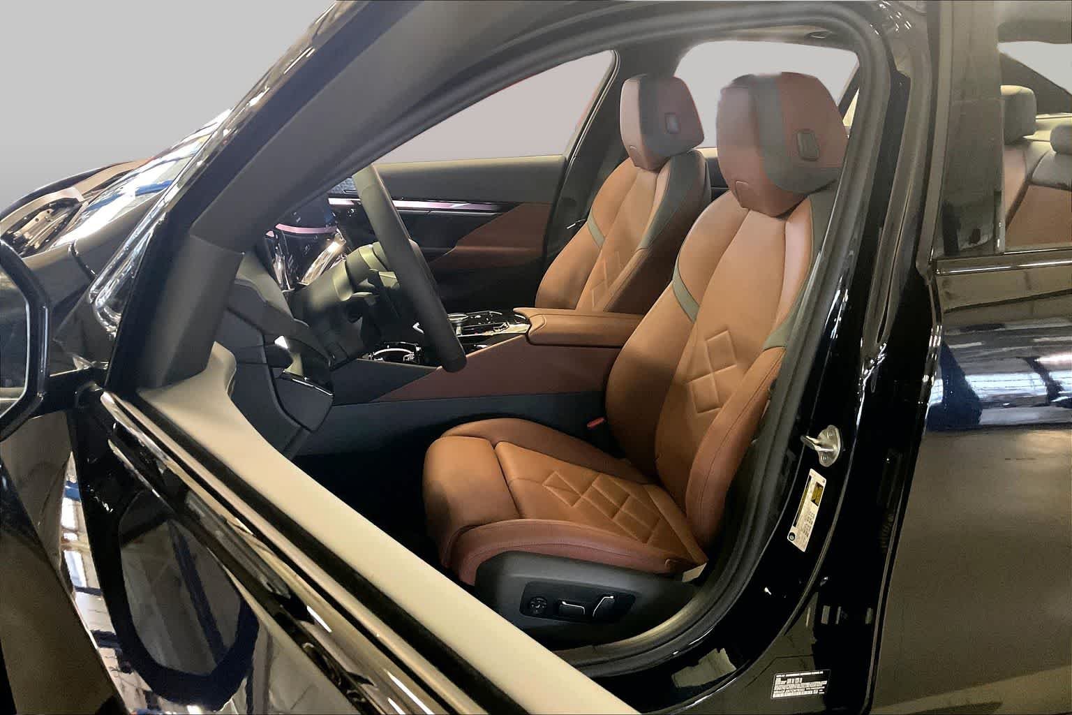 New 2026 Carbon Black Metallic BMW 530i image 9