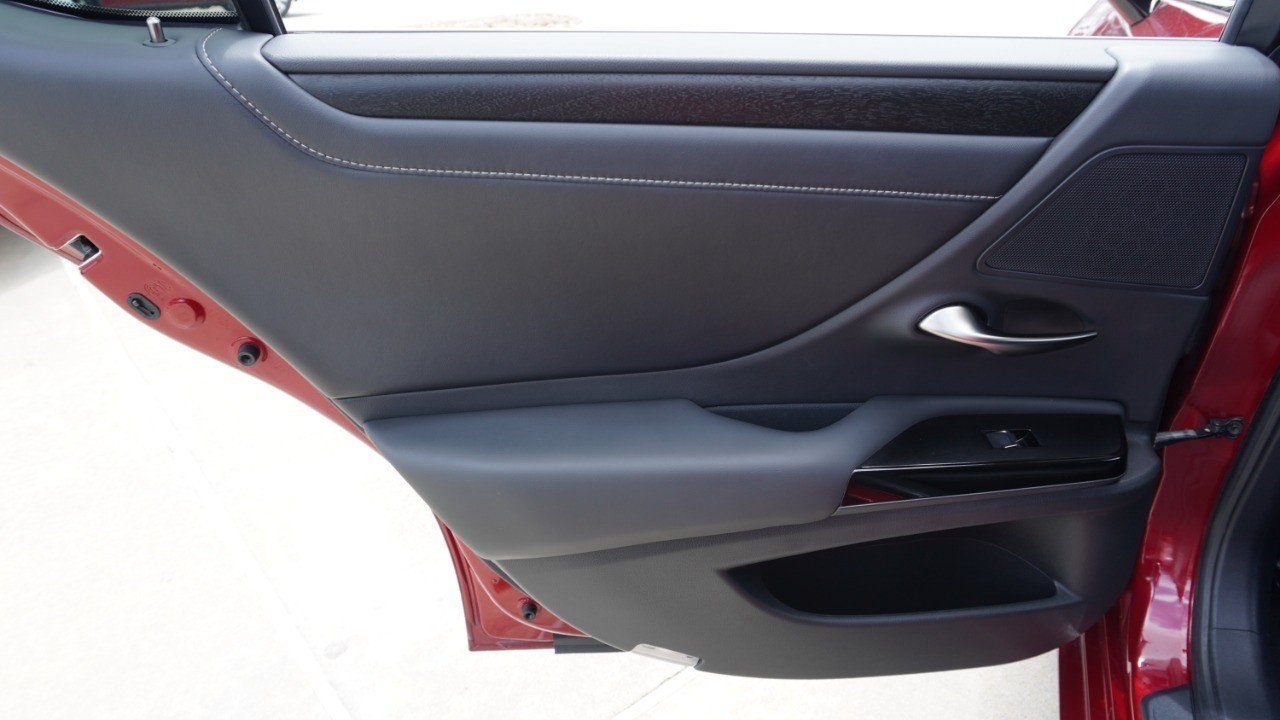 Used 2022 Red Lexus ES 350 image 32