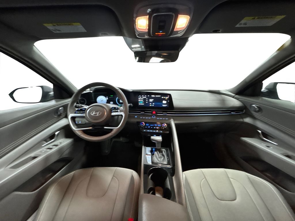 2025 Hyundai Elantra SEL - Photo 16