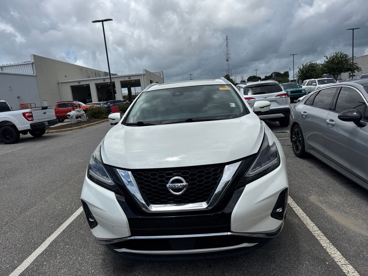 Used 2020 White Nissan Platinum image 2