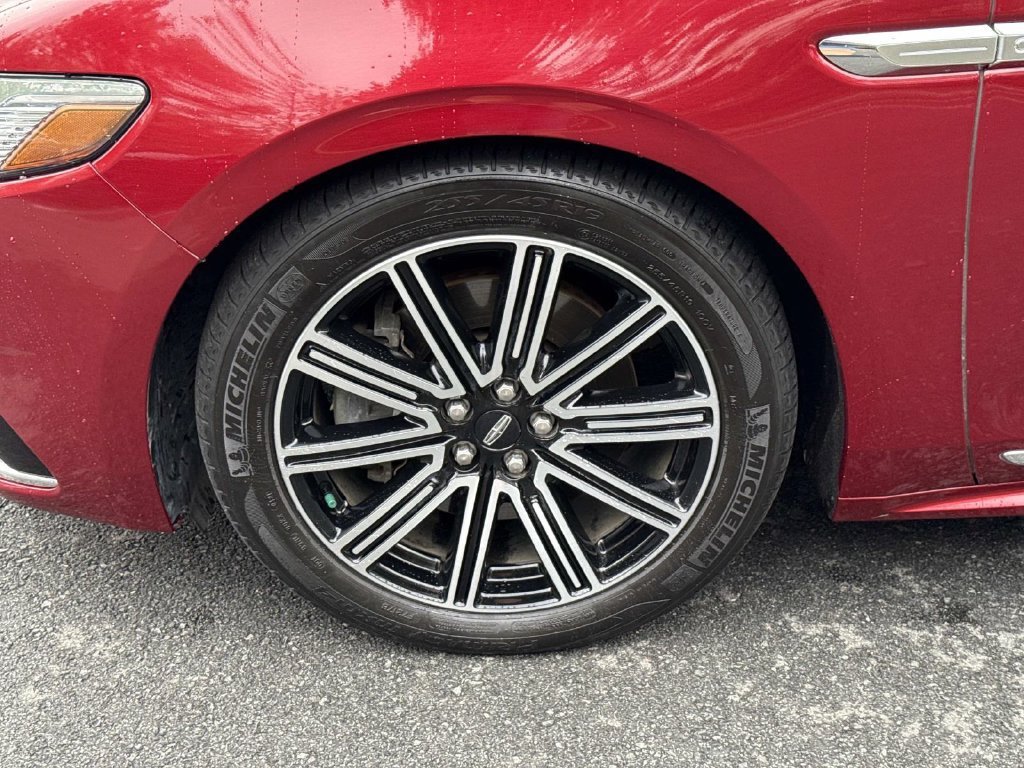 Used 2017  Lincoln Reserve image 5