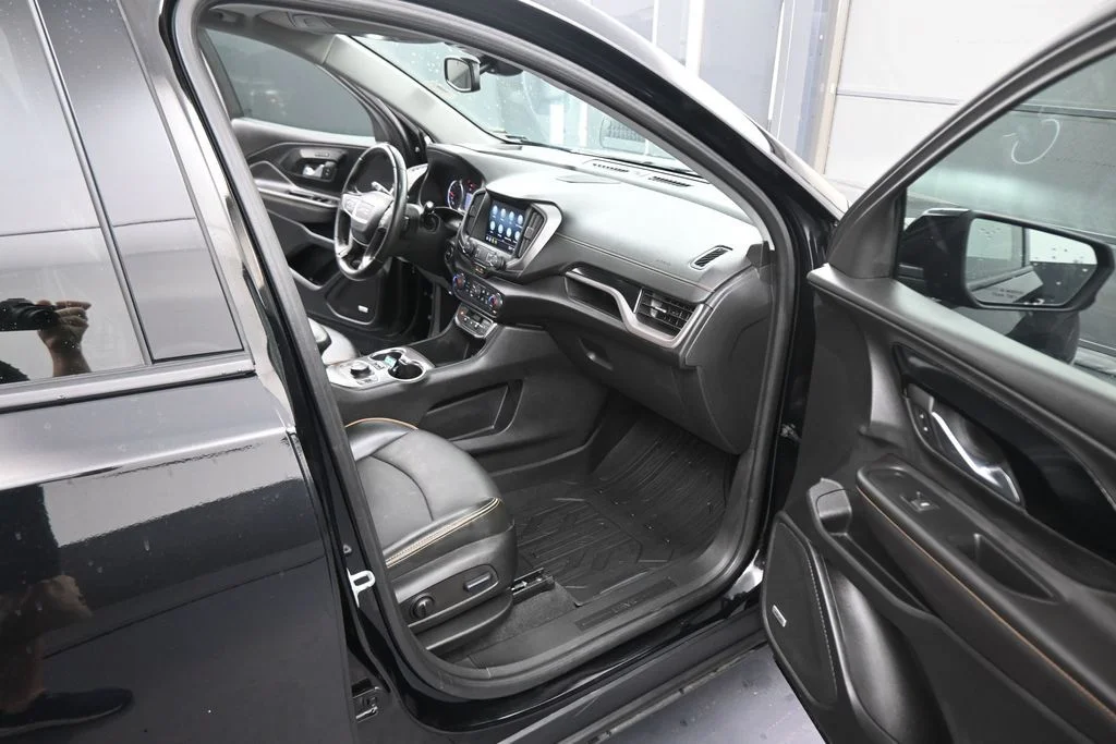 Used 2022 Black GMC AT4 image 46