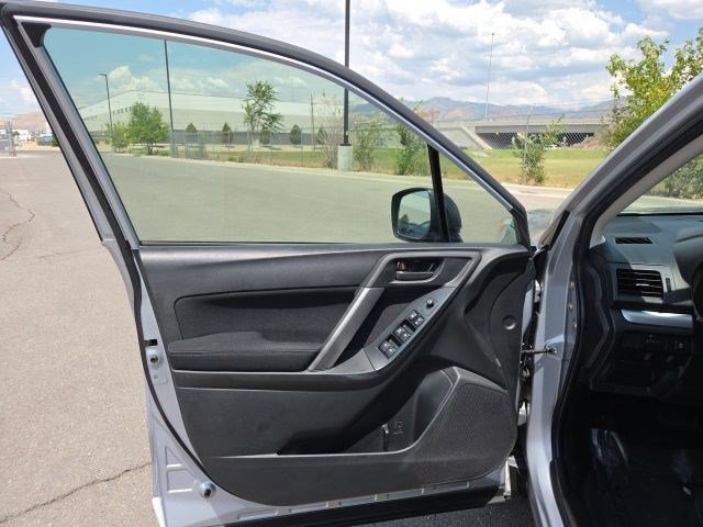 Used 2015 Ice Silver Metallic Subaru 2.5i image 10
