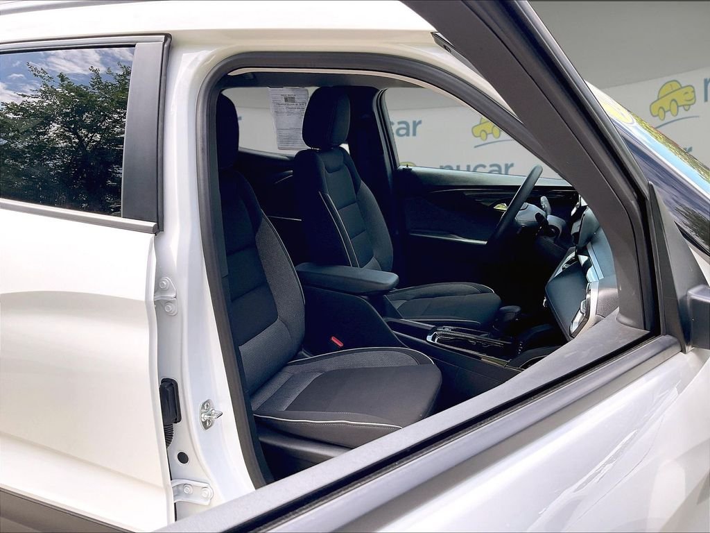 Used 2025 White Chevrolet LT image 11