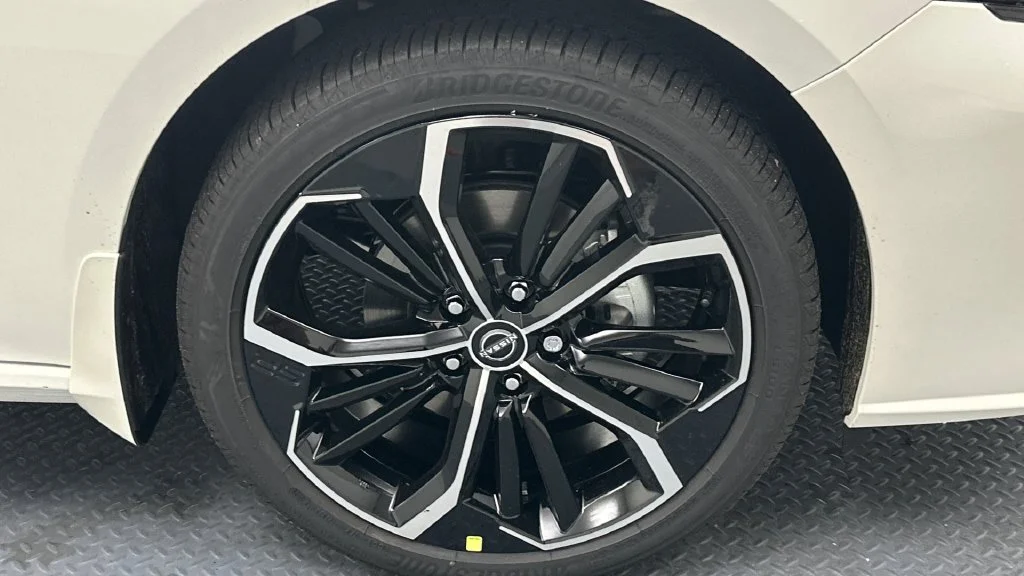 New 2026 White Nissan 2.5 SR image 18