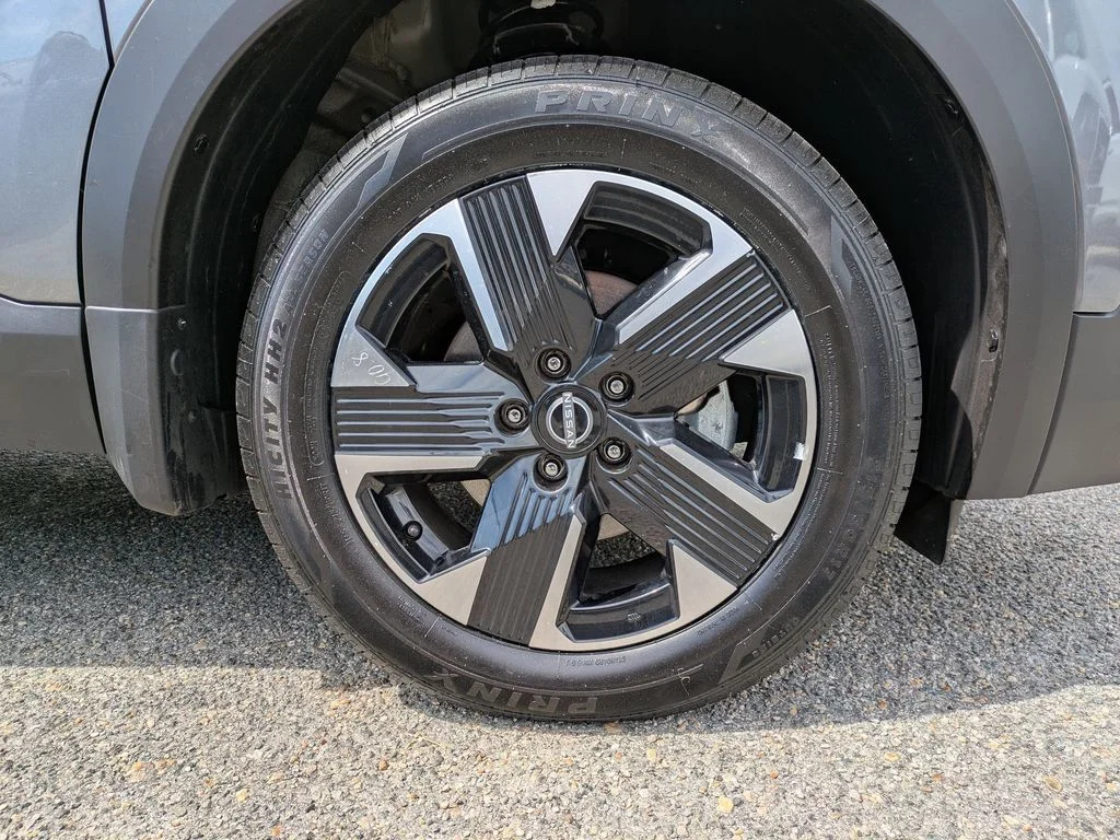 Certified Used 2025 Gun Metallic Nissan SV image 12