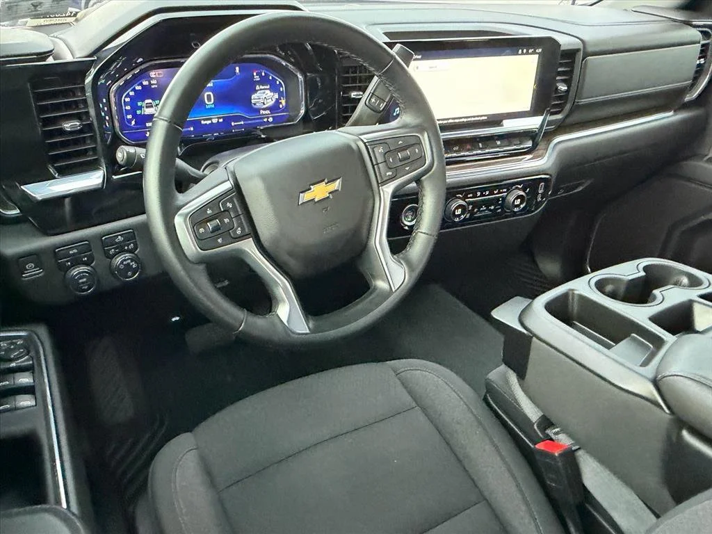 Used 2024 White Chevrolet LT image 7