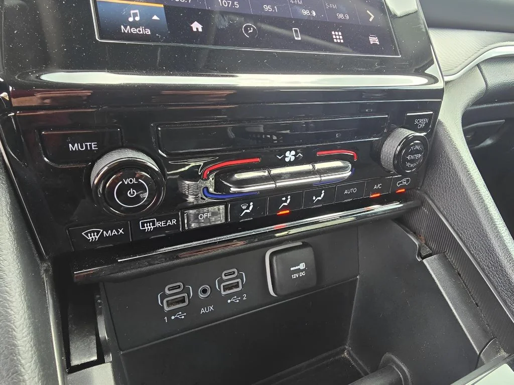Used 2024 Bright White Clearcoat Jeep Laredo image 22