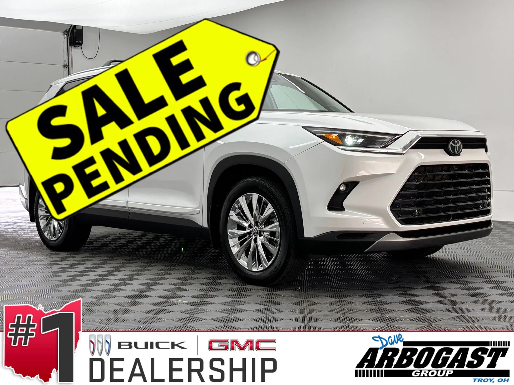 Used 2025 Pearl Toyota Platinum image 1