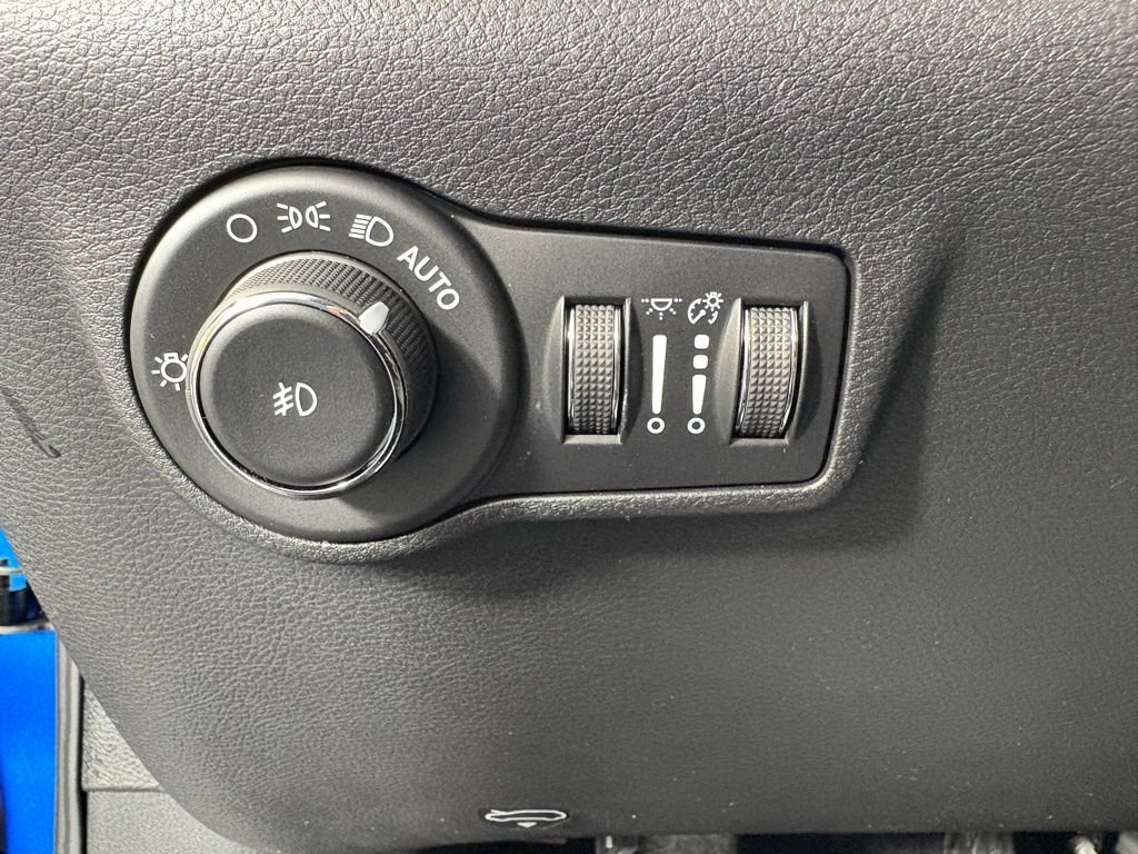 New 2026 Hydro Blue Pearlcoat Jeep Latitude image 23
