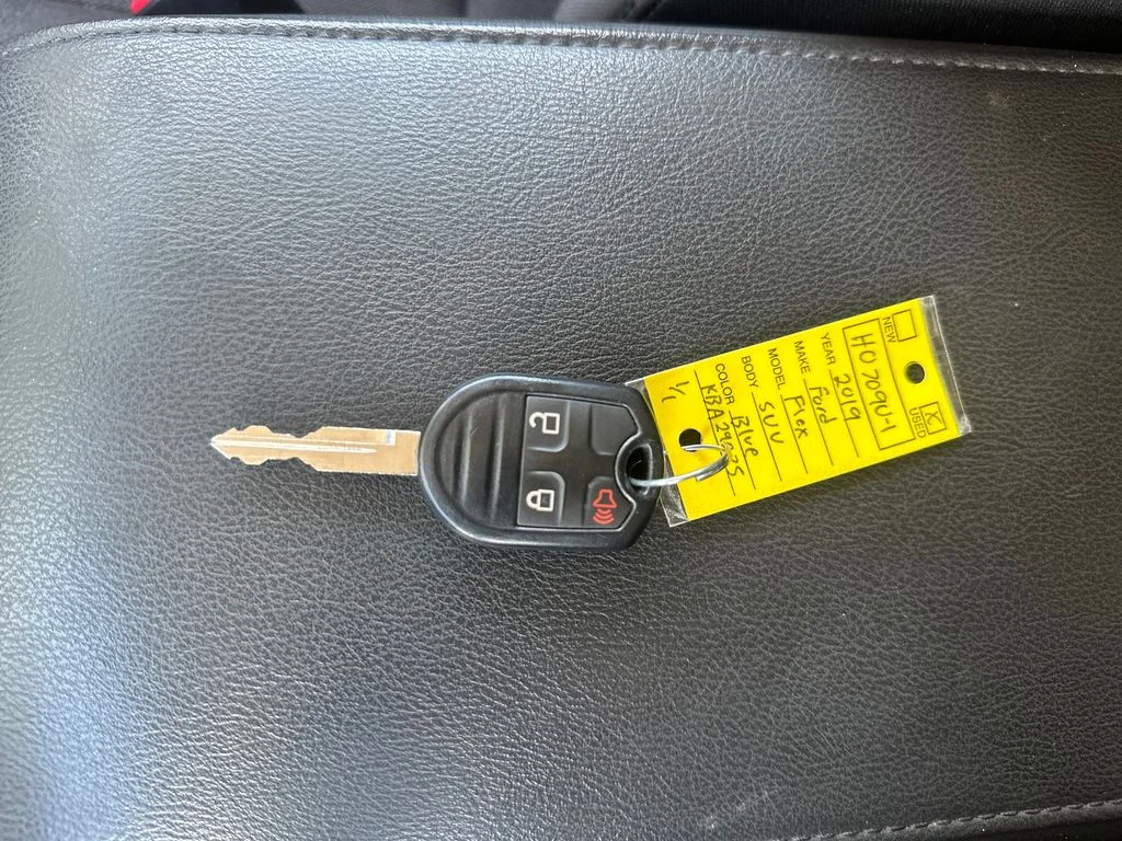 Used 2019 Blue Metallic Ford SE image 18