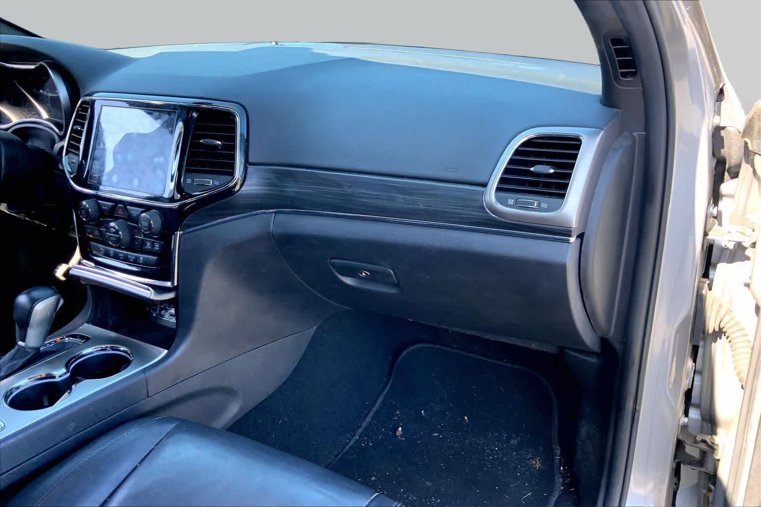 Used 2019 Billet Silver Metallic Clear Coat Jeep Limited image 19