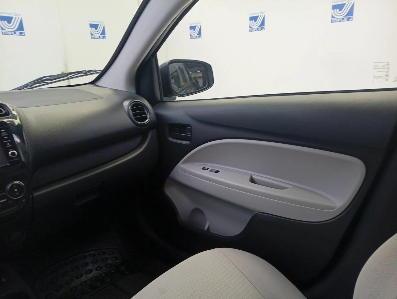 Used 2024 Graphite Gray Mitsubishi ES image 11