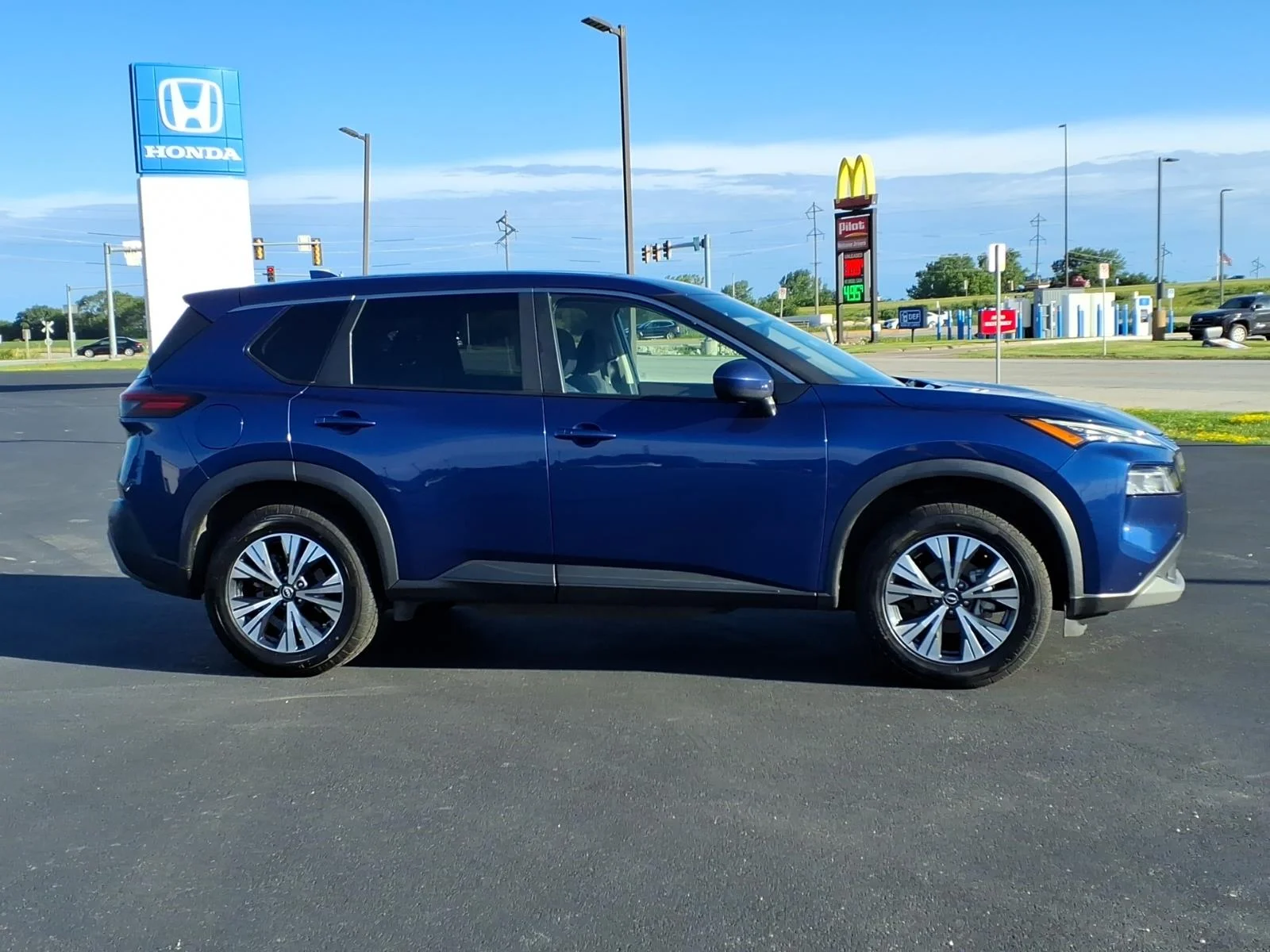 Used 2023 Caspian Blue Metallic Nissan SV image 2