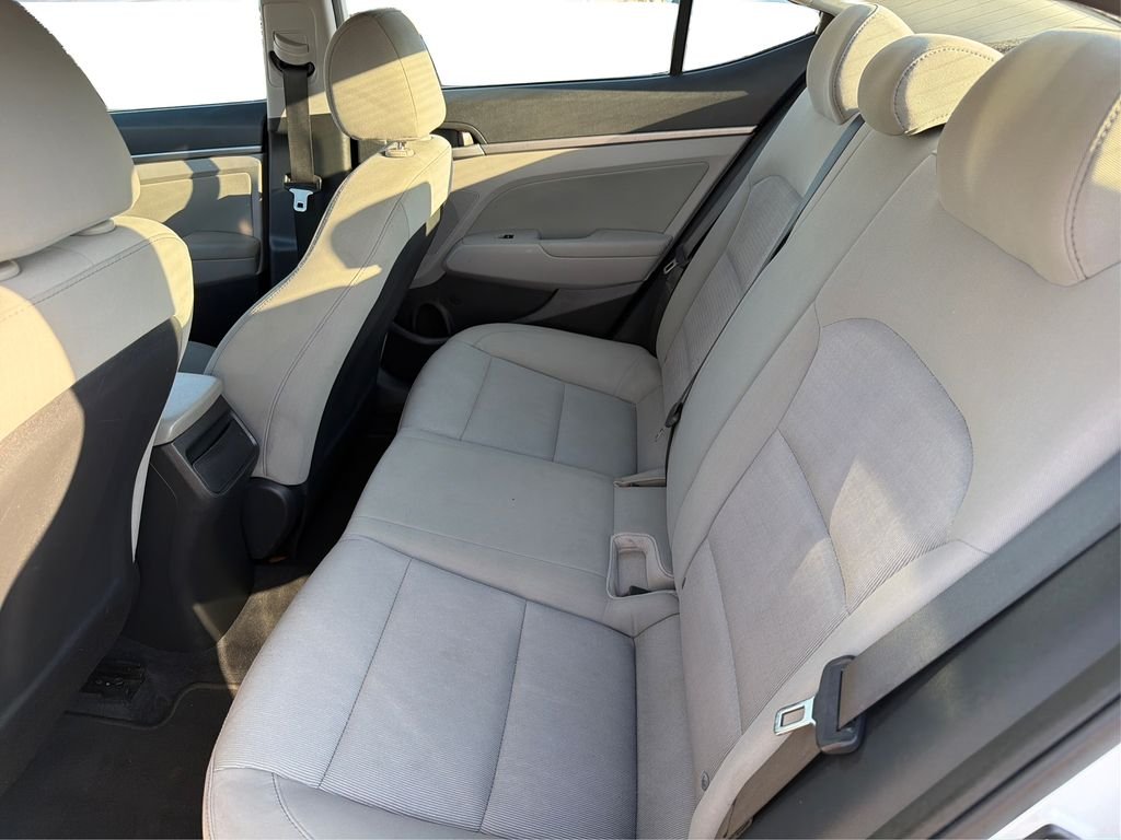 Used 2017 Quartz White Pearl Hyundai SE image 11