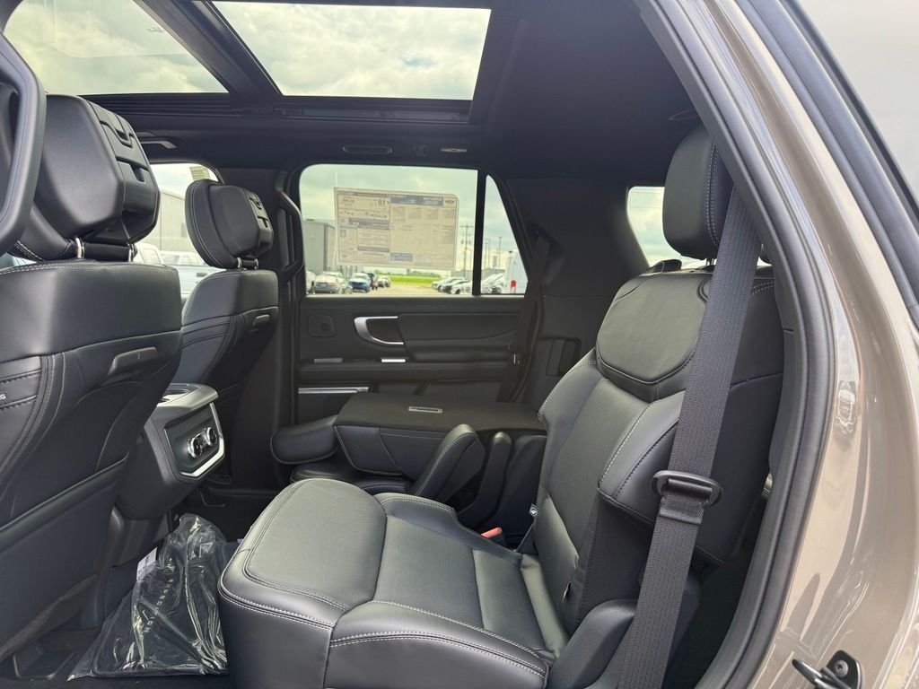 New 2027 Marsh Gray Ford Platinum image 10