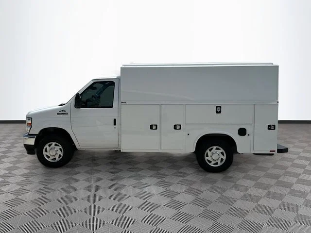 New 2026 Oxford White Ford Base image 3
