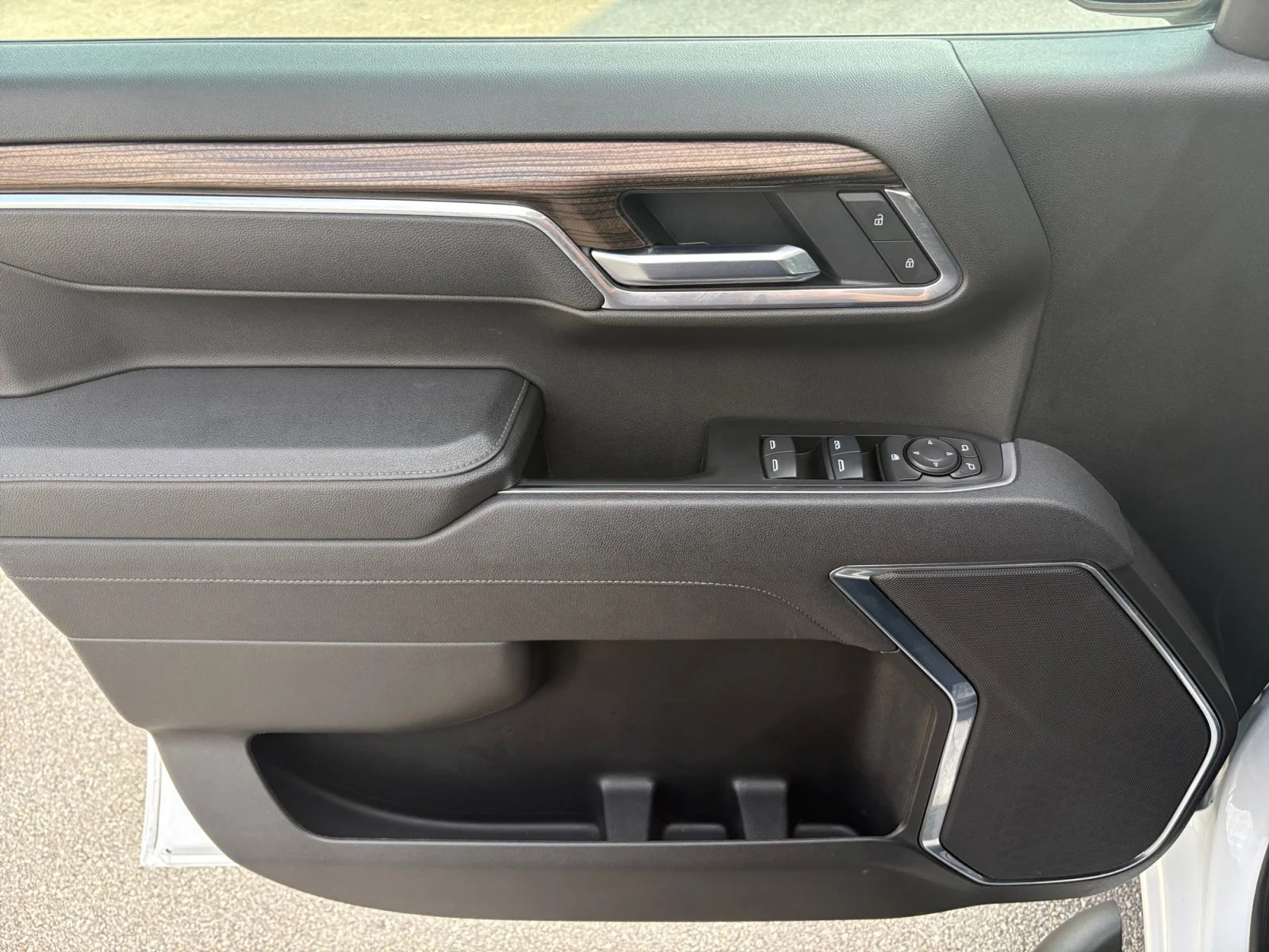 Used 2025 Summit White Chevrolet LT Trail Boss image 25