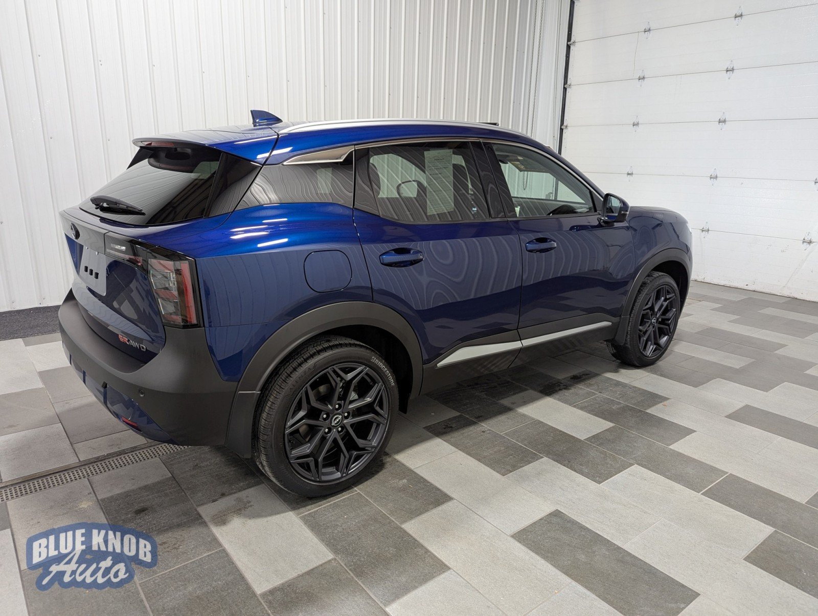 2025 Nissan Kicks SR photo 3