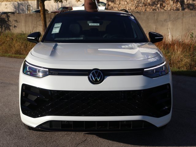 2026 Volkswagen Tiguan SE R-Line Black photo 2