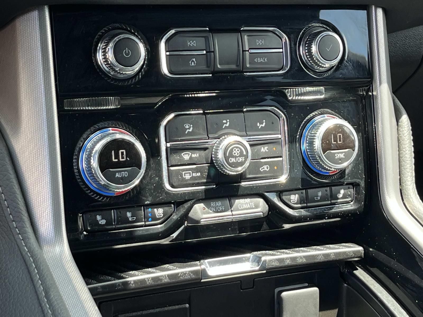 Used 2024 Onyx Black GMC Denali image 35
