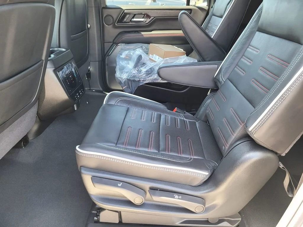 2026 GMC Yukon XL AT4 Ultimate - Photo 8