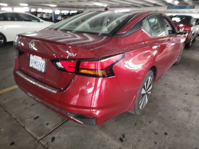 Used 2021 Red Nissan 2.5 SV image 2