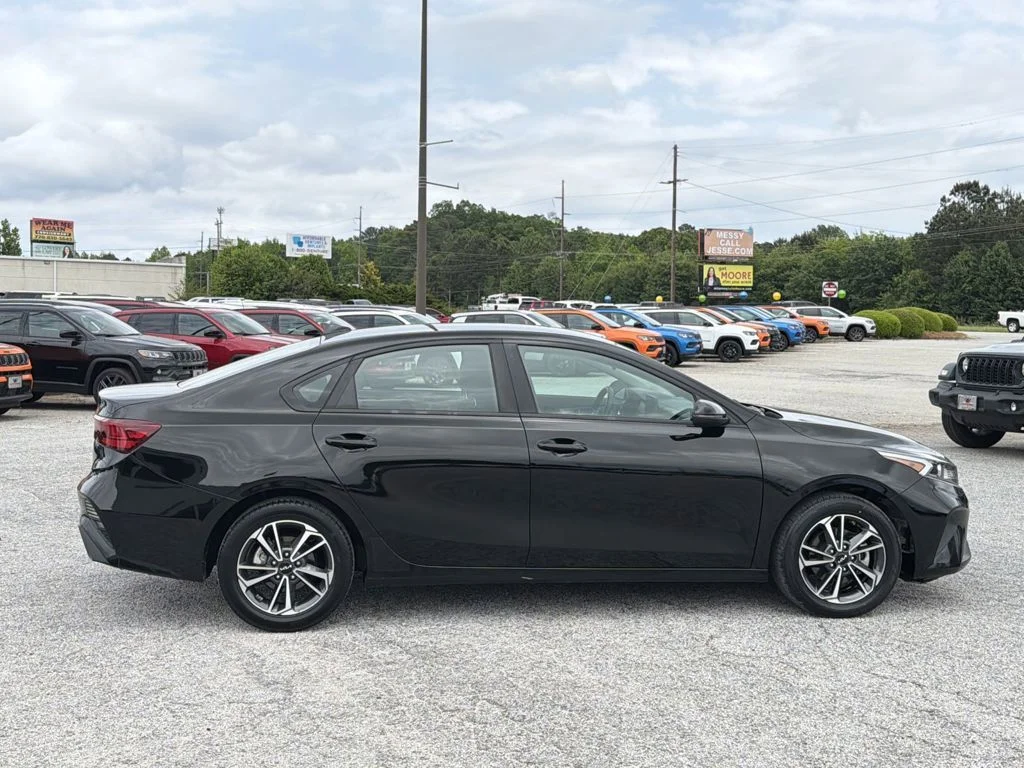 Used 2023 Black Kia LXS image 7