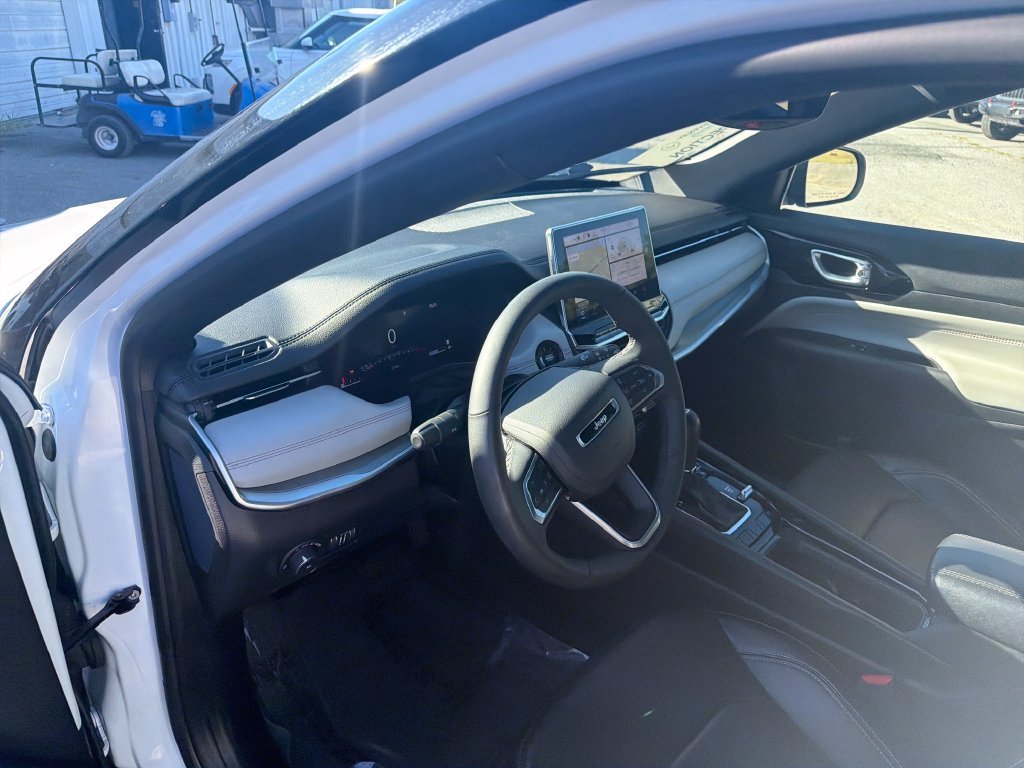 Used 2025 White Jeep Limited image 15