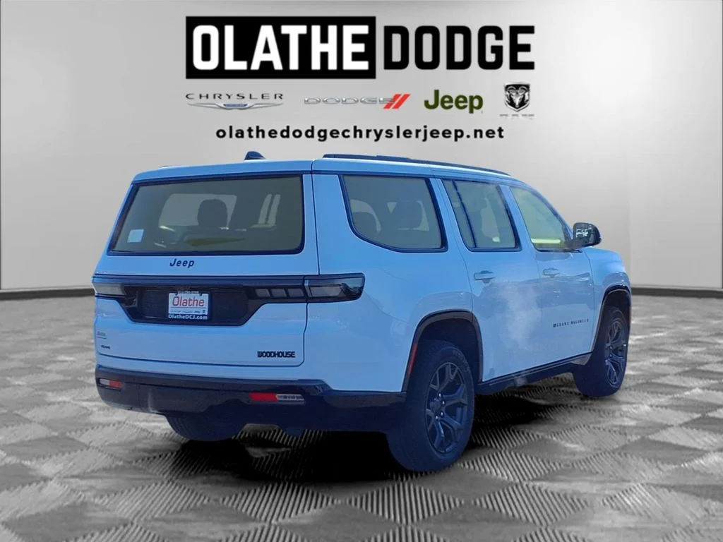 New 2026 Bright White Clear-Coat Exterior Paint Jeep Limited Altitude image 33