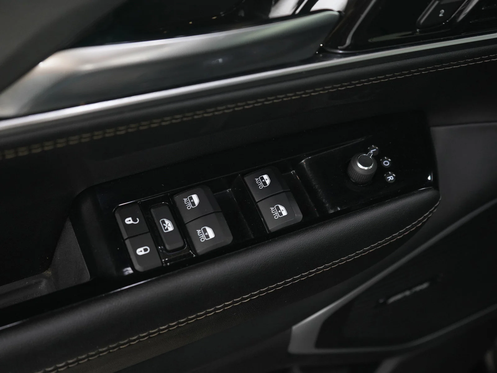 Used 2024 Diamond Black Crystal Pearlcoat Jeep Series II image 23