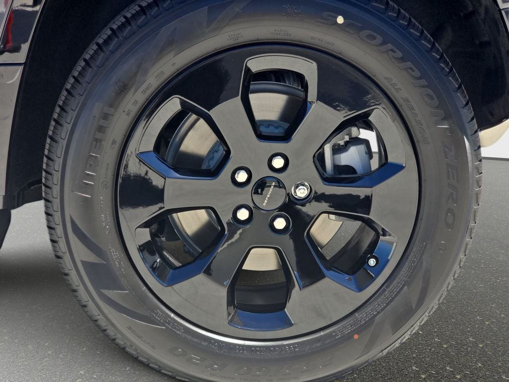 New 2026 Carpathian Grey Land Rover X-Dynamic SE image 34