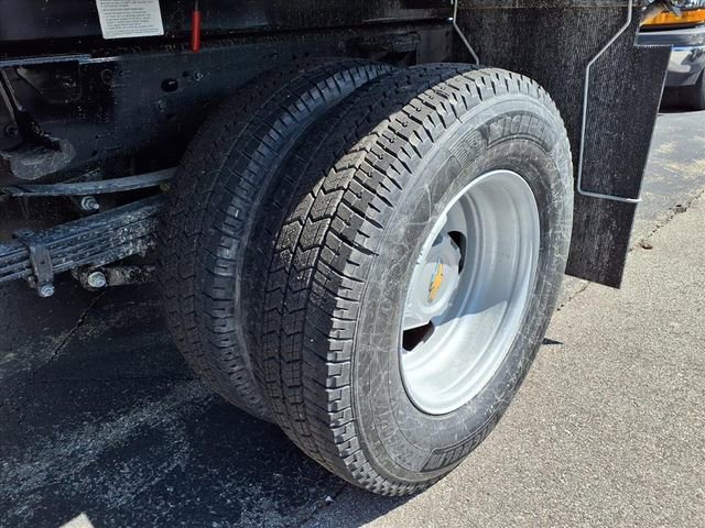 New 2026 Summit White Chevrolet Work Truck image 7