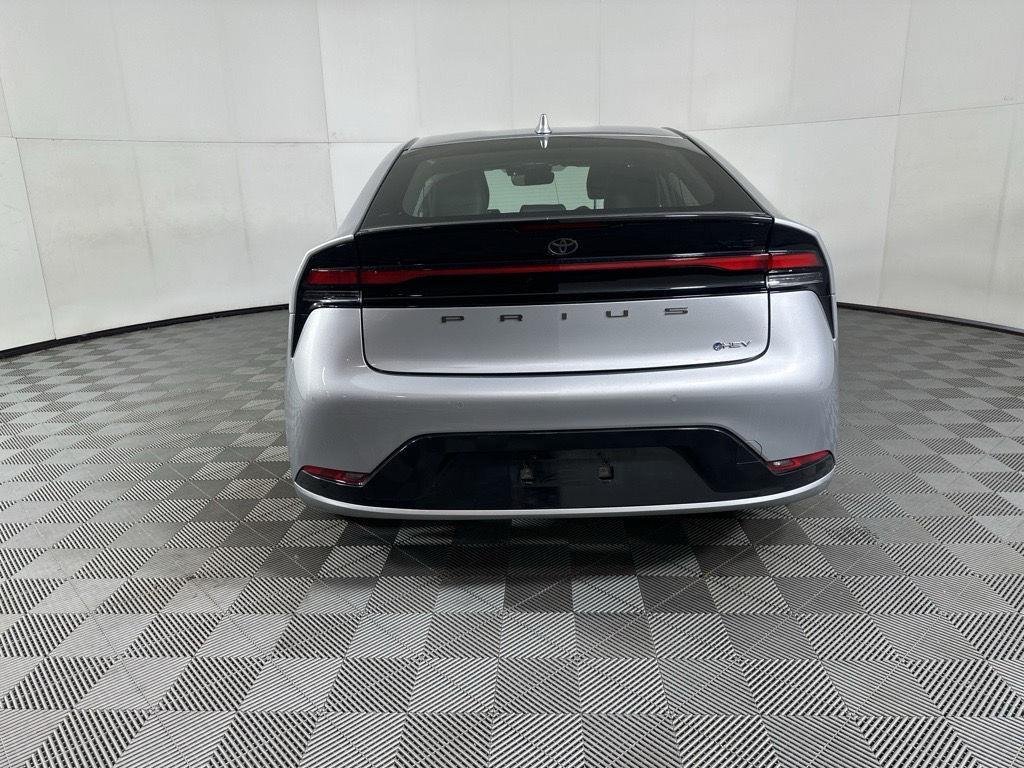 Used 2025 Cutting Edge Toyota XLE image 5