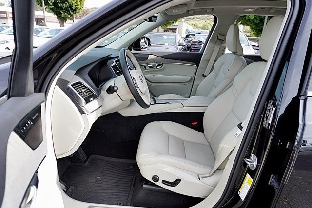 Used 2025 Black Volvo B6 Plus 6-Seater image 13