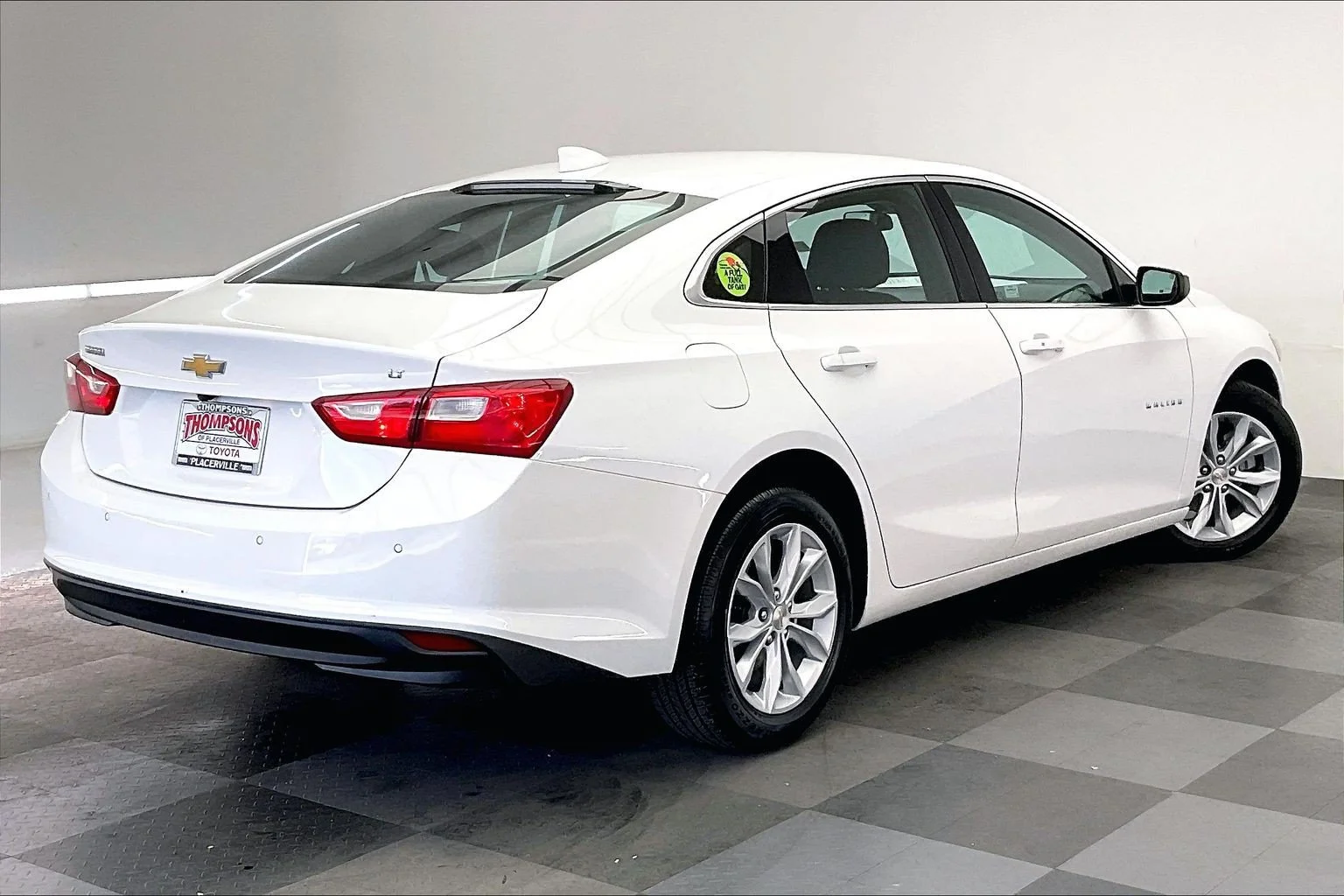 Used 2025 Summit White Chevrolet LT image 13