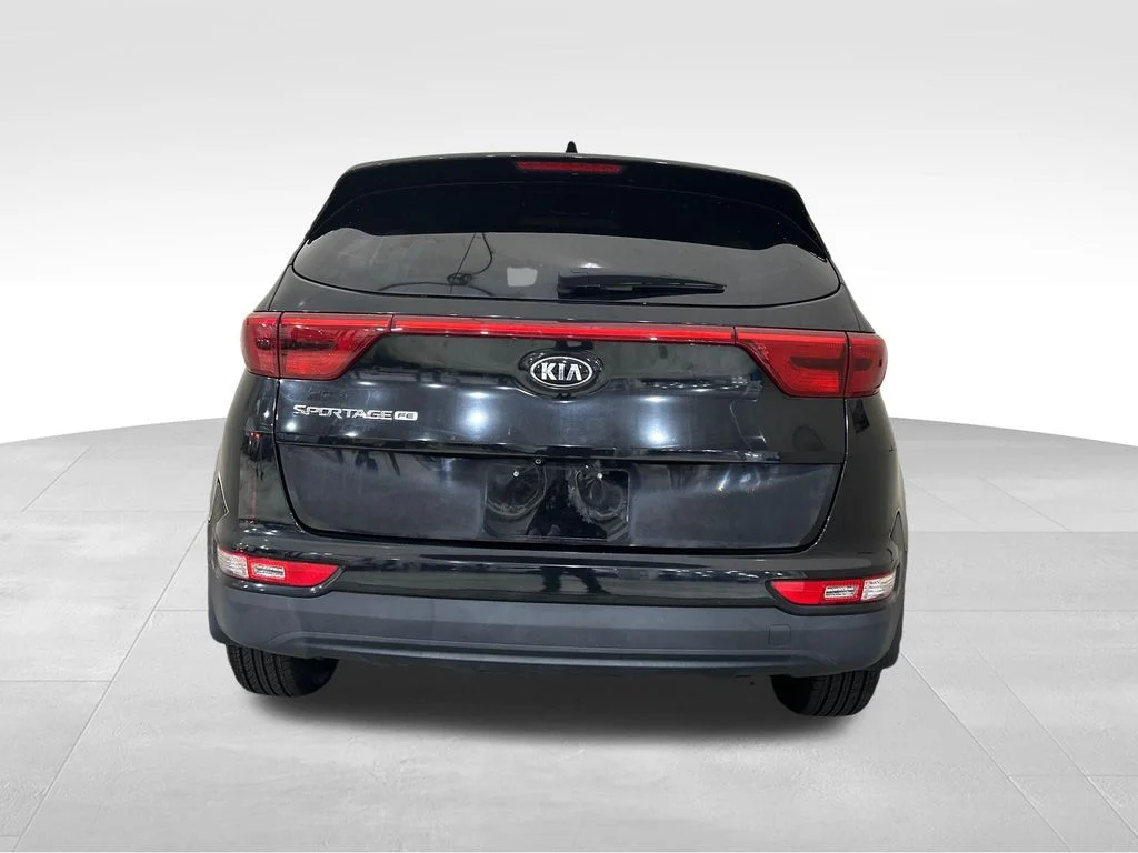 Used 2017 Red Kia LX image 4