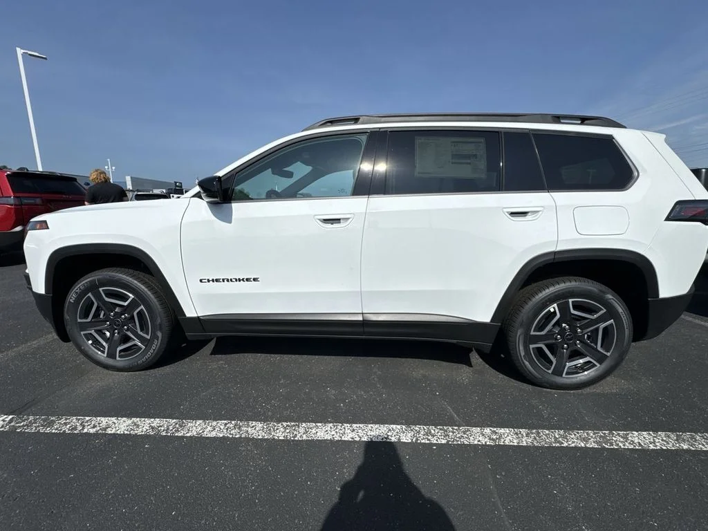 New 2026 Bright White Clear-Coat Exterior Paint Jeep Limited image 5
