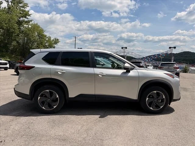 Used 2024 Silver Nissan SV image 3