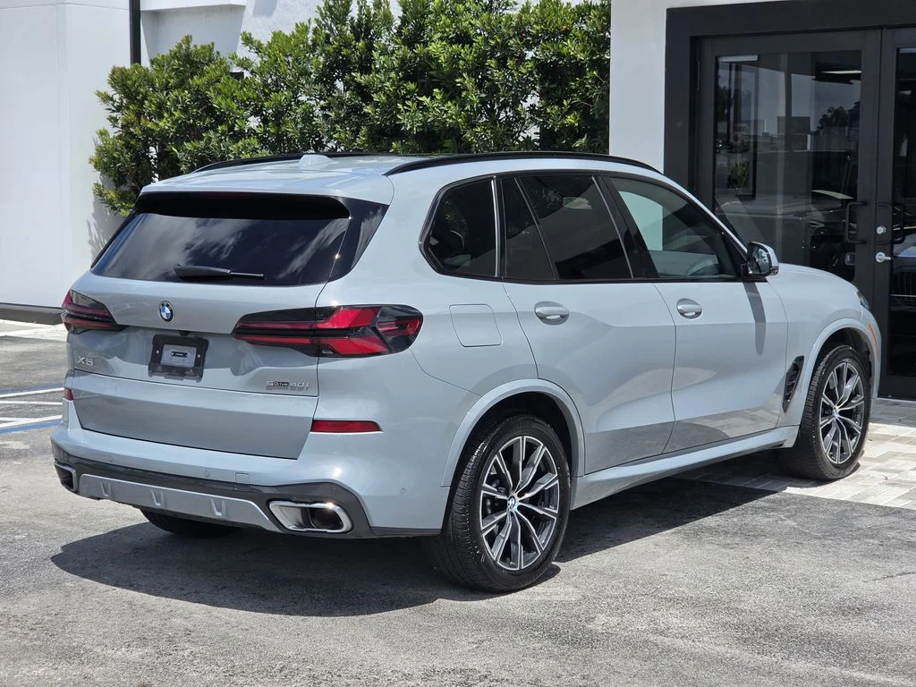 Used 2026 Gray BMW sDrive40i image 4
