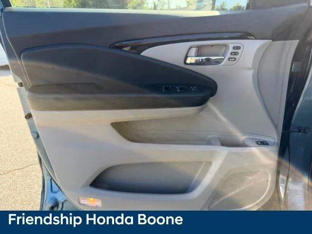 Used 2017 Blue Honda Touring image 14