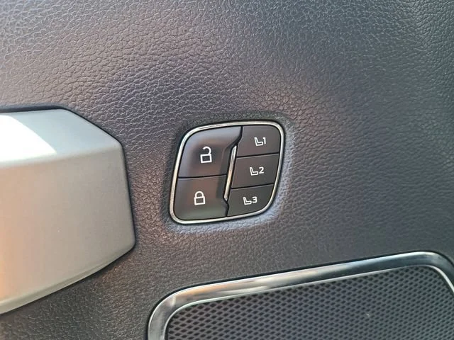Used 2022 White Ford XL image 19