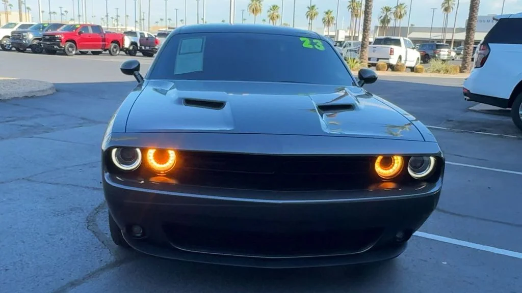 Used 2023 Gray Dodge SXT image 4