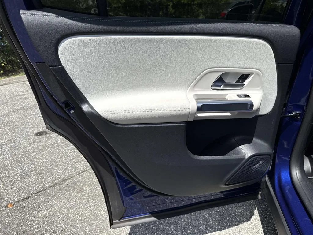 Used 2022  Mercedes-Benz GLB 35 AMG® image 13
