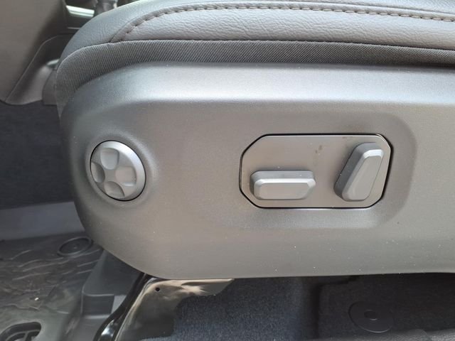 New 2026 Bright White Clear-Coat Exterior Paint Jeep Sahara image 15