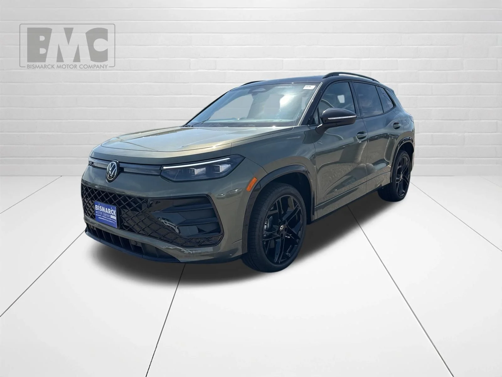 2026 Volkswagen Tiguan 2.0T SE R-Line Black 4Motion's photo
