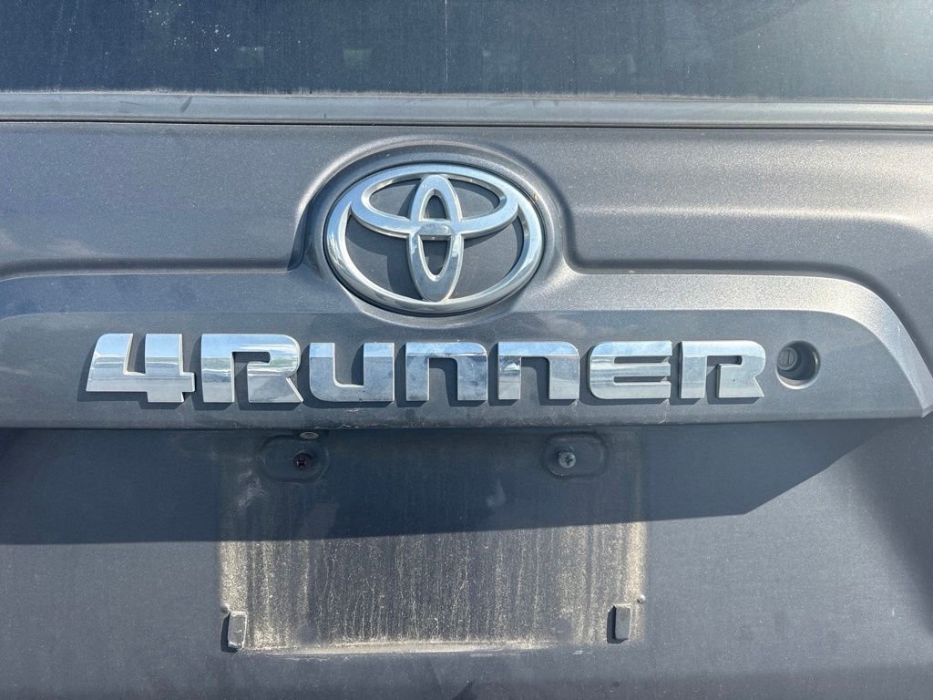 Used 2015 Gray Toyota SR5 image 9