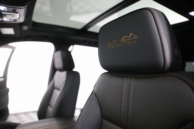 2026 Chevrolet Suburban High Country - Photo 18