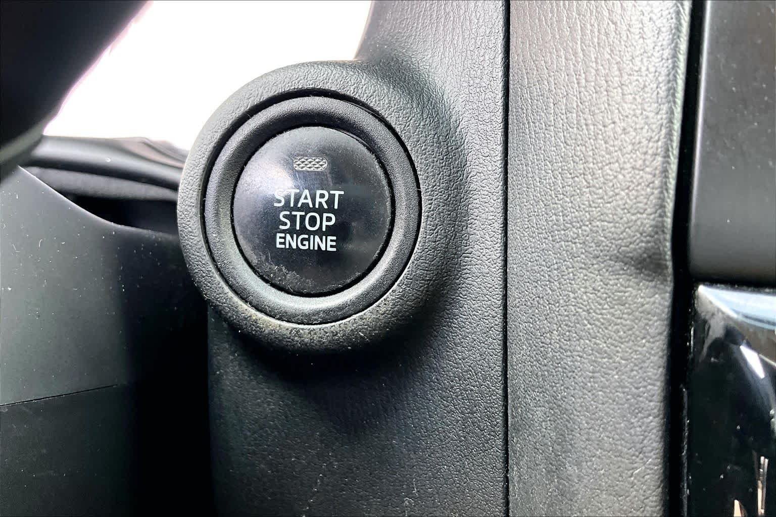 Used 2014 Liquid Silver Metallic Mazda Touring image 32